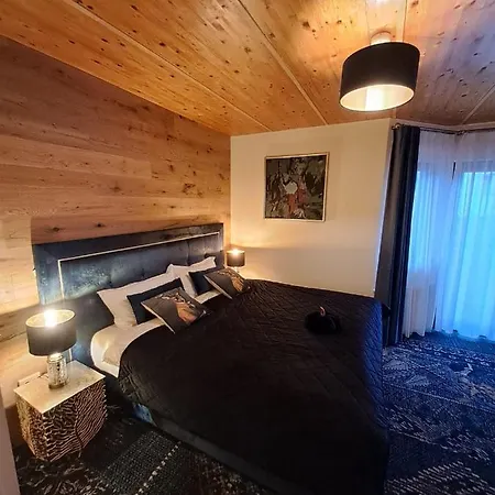 Zwei Hirsche Деревянный коттедж