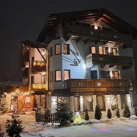 Lodge Zwei Hirsche Seefeld in Tirol