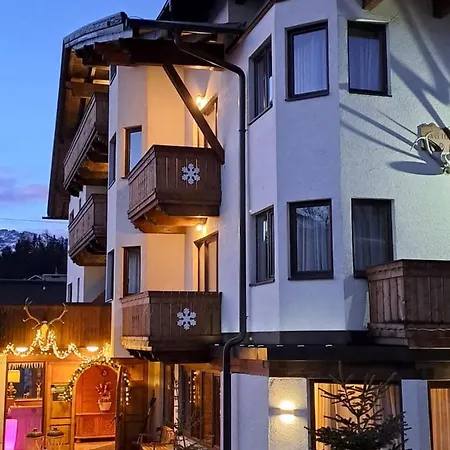 Orman Evi Zwei Hirsche