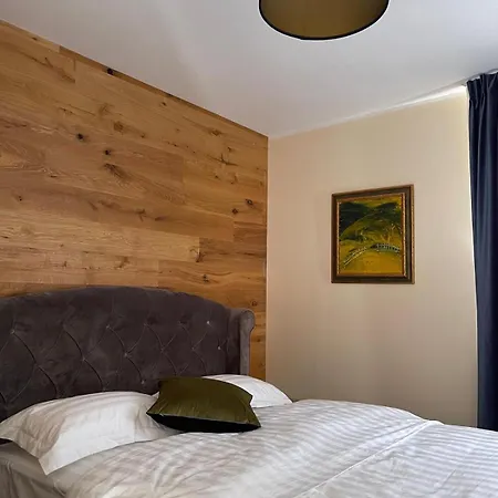 Zwei Hirsche Деревянный коттедж